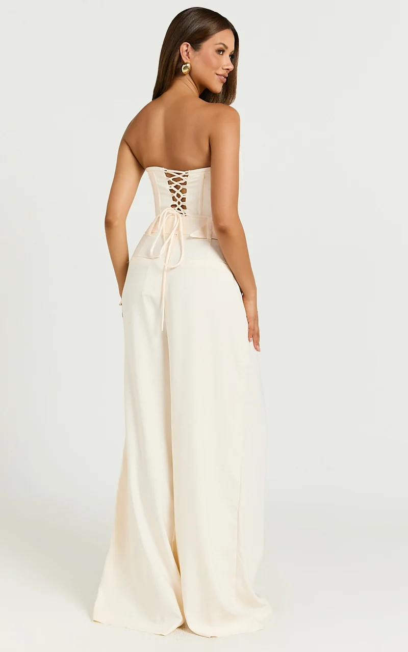 Amalie The Label - Raquelle Pleated Wid Leg Belted Pant in Ivory