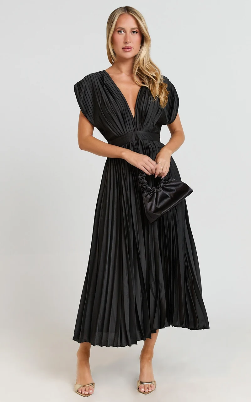 Della Midi Dress - Plunge Neck Short Sleeve Pleated Dress in Black