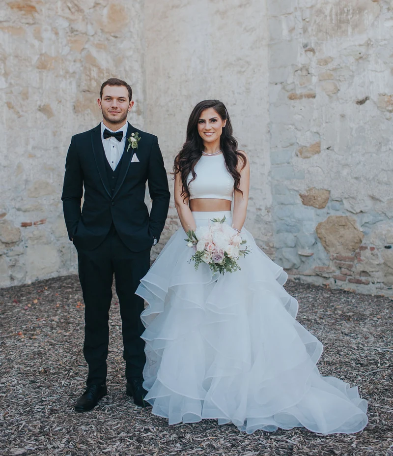 Robe de mariée deux pièces en organza avec haut court et jupe à volants