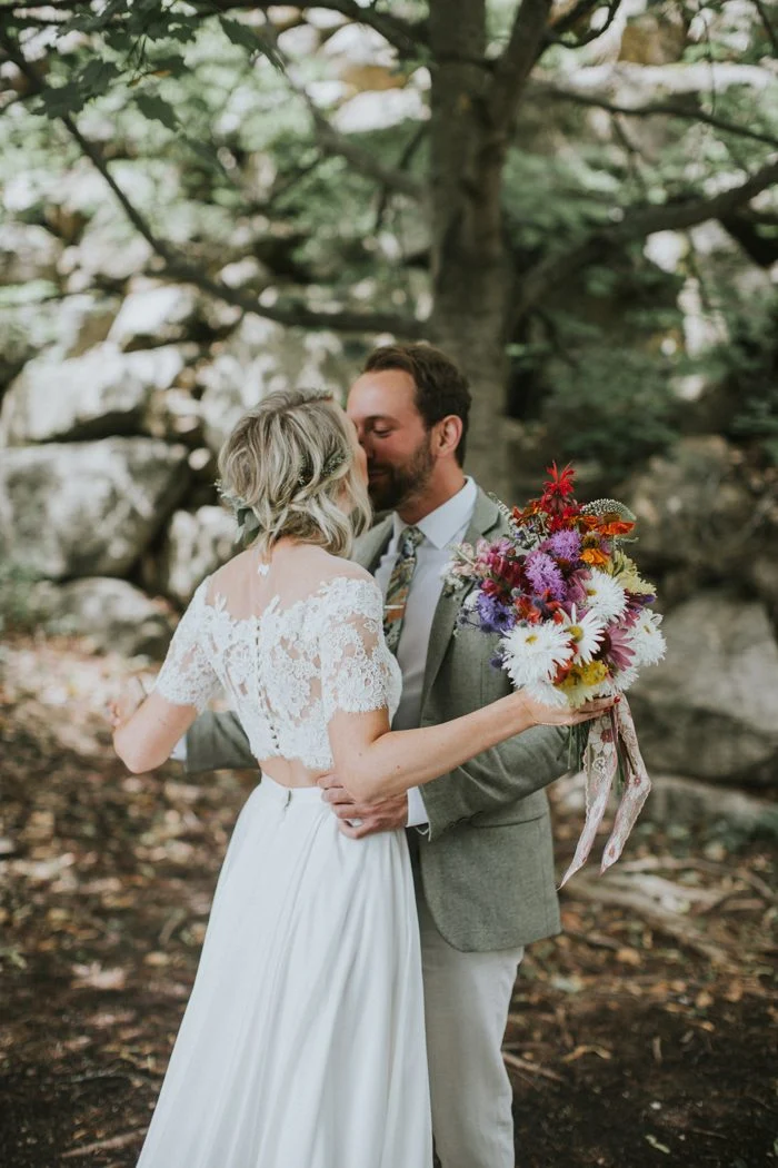 Robe de mariée 2 pièces en dentelle à manches rustiques avec jupe et poches en mousseline