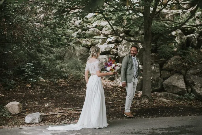 Robe de mariée 2 pièces en dentelle à manches rustiques avec jupe et poches en mousseline