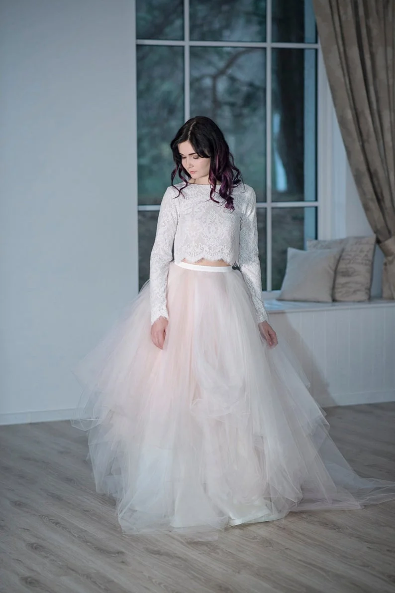 Robes de mariée 2 pièces avec haut court en dentelle de style campagnard à manches longues