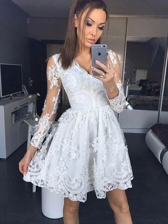 Jolie robe de bal courte en dentelle blanche avec manches | robes formelles de 8e année