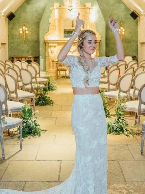 Robe de mariée rustique deux pièces en dentelle à manches longues, haut court avec traîne court