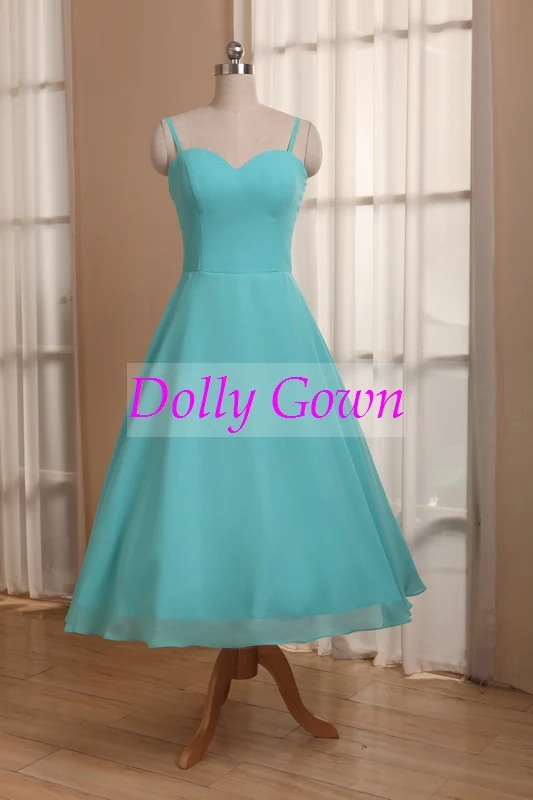 Robes de demoiselle d'honneur style années 50 longueur thé bleu avec bretelles spaghetti
