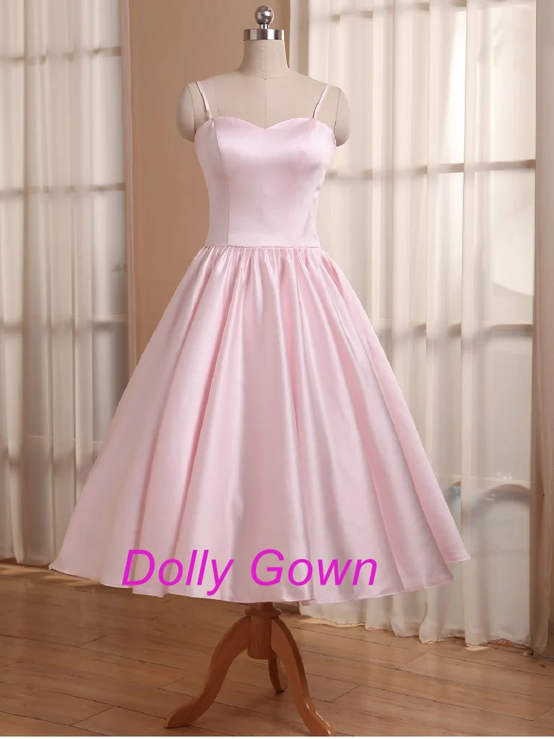 Robes de demoiselle d'honneur roses courtes style vintage années 50 avec bretelles spaghetti