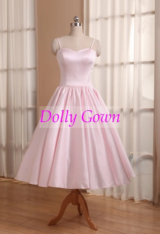 Robes de demoiselle d'honneur roses courtes style vintage années 50 avec bretelles spaghetti