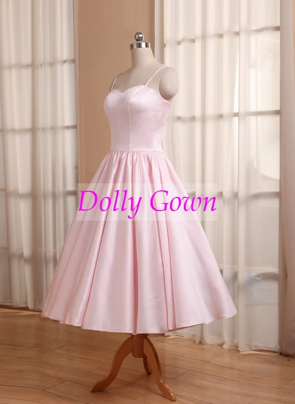 Robes de demoiselle d'honneur roses courtes style vintage années 50 avec bretelles spaghetti