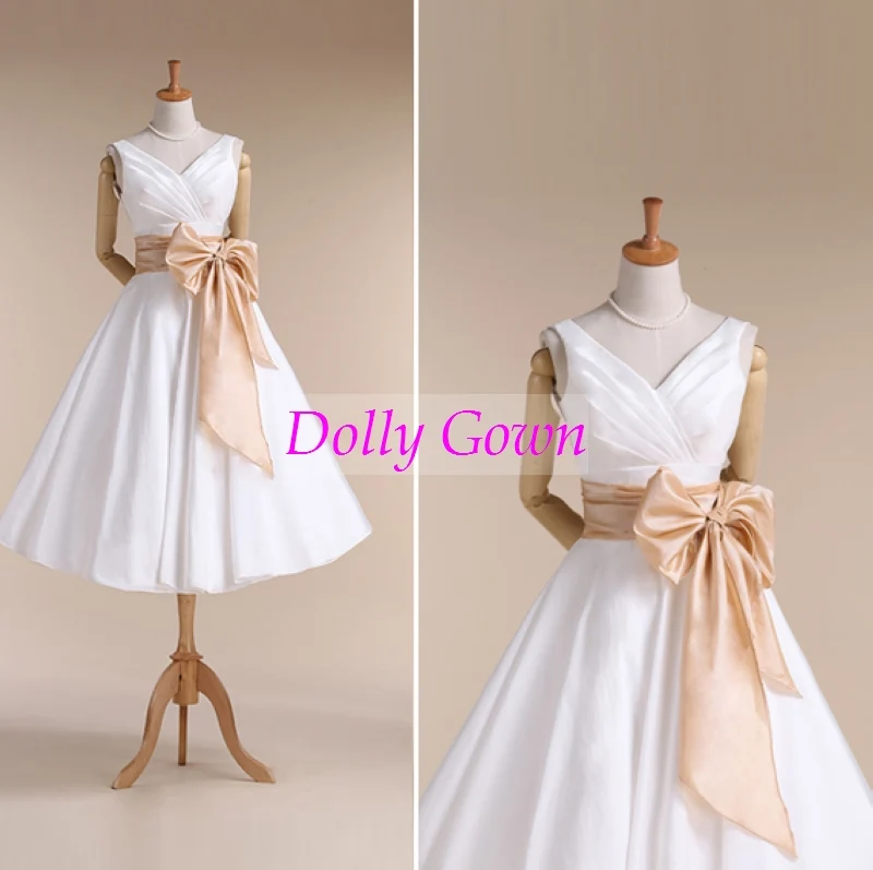 Robe de mariée Rockabilly à col en V style années 50 avec ceinture d'attente champagne pour mariées plus âgées