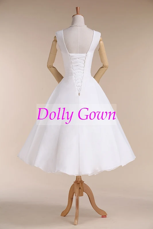 Robe de mariée longueur thé style vintage à col bijou des années 50 pour les mariées plus âgées de plus de 40 ans