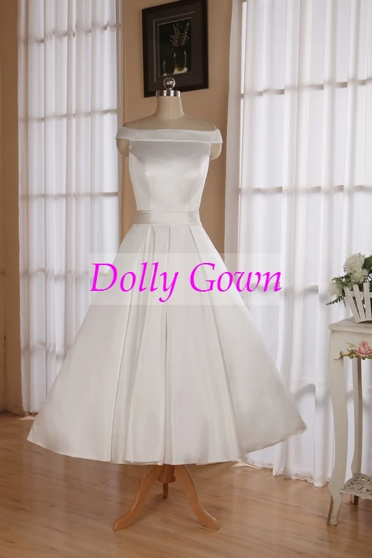 Robe de mariée simple de style vintage des années 1950, épaules dénudées, longueur thé, avec plis creux, ligne d'attente