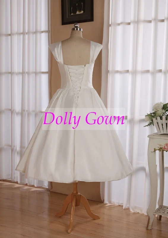 Robes de mariée romantiques Rockabilly années 50 avec larges bretelles plissées