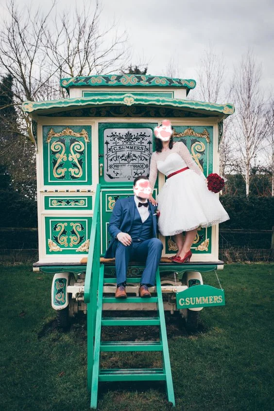 Robes de mariée longueur thé Rockabilly inspirées des années 50 avec manches