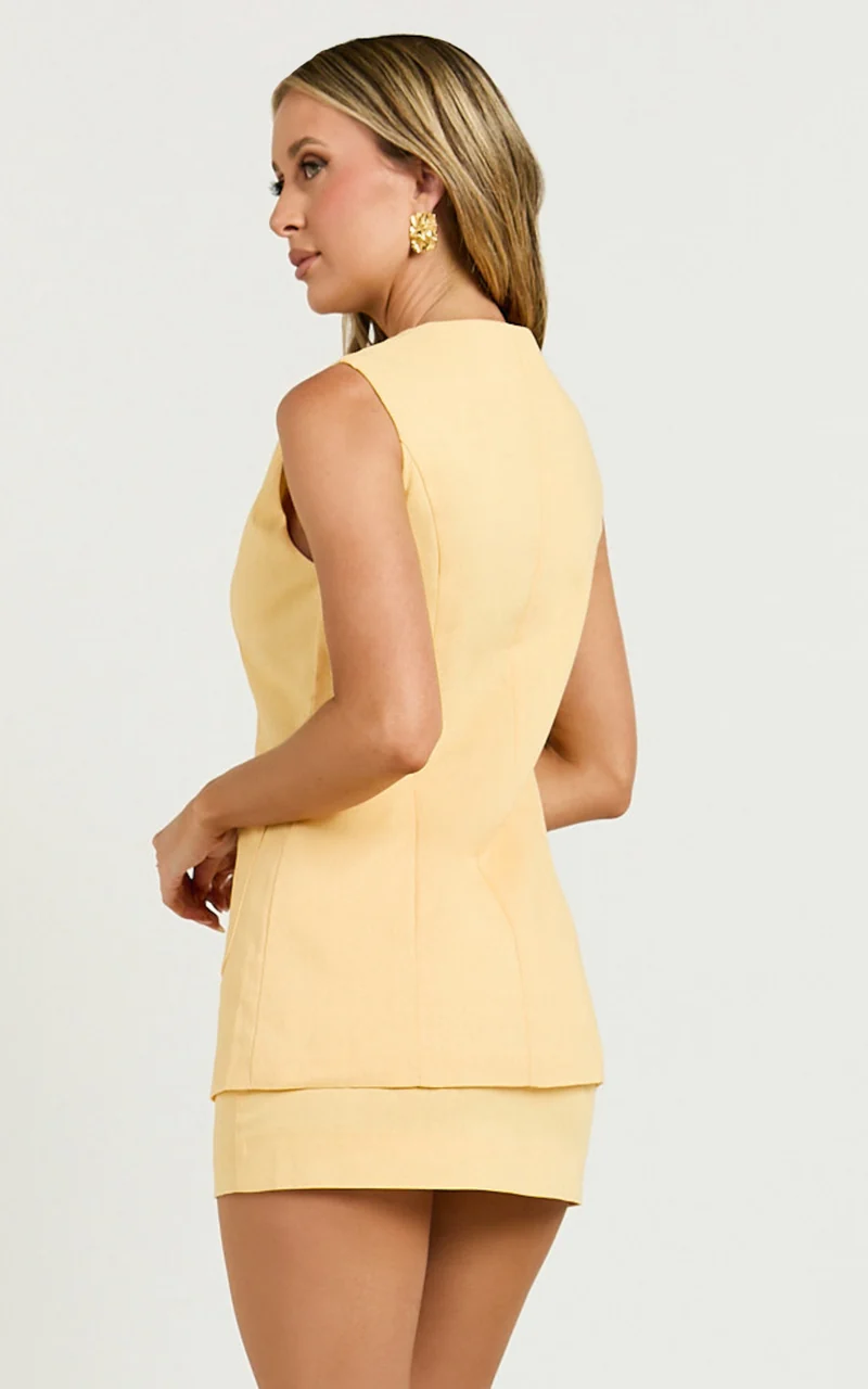 Nicolina Top - Linen Scoop Neck Button Down Vest Top in Lemon