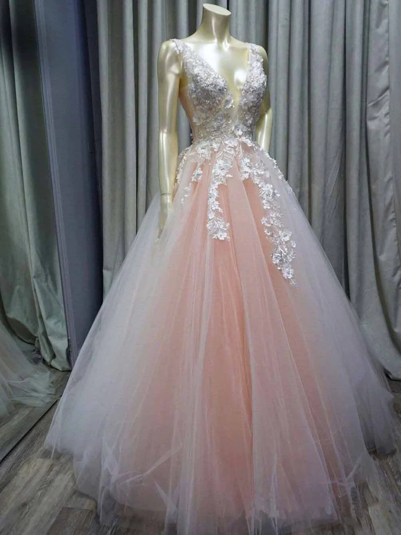 Robe de princesse en tulle lavande, décolleté plongeant en V, robe de bal bouffante