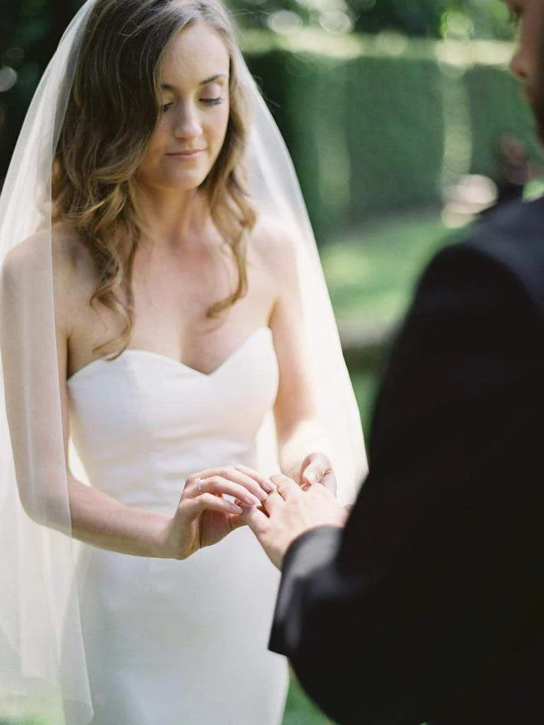 Robe de mariée champêtre coupe ajustée et évasée d'automne avec traîne tribunal
