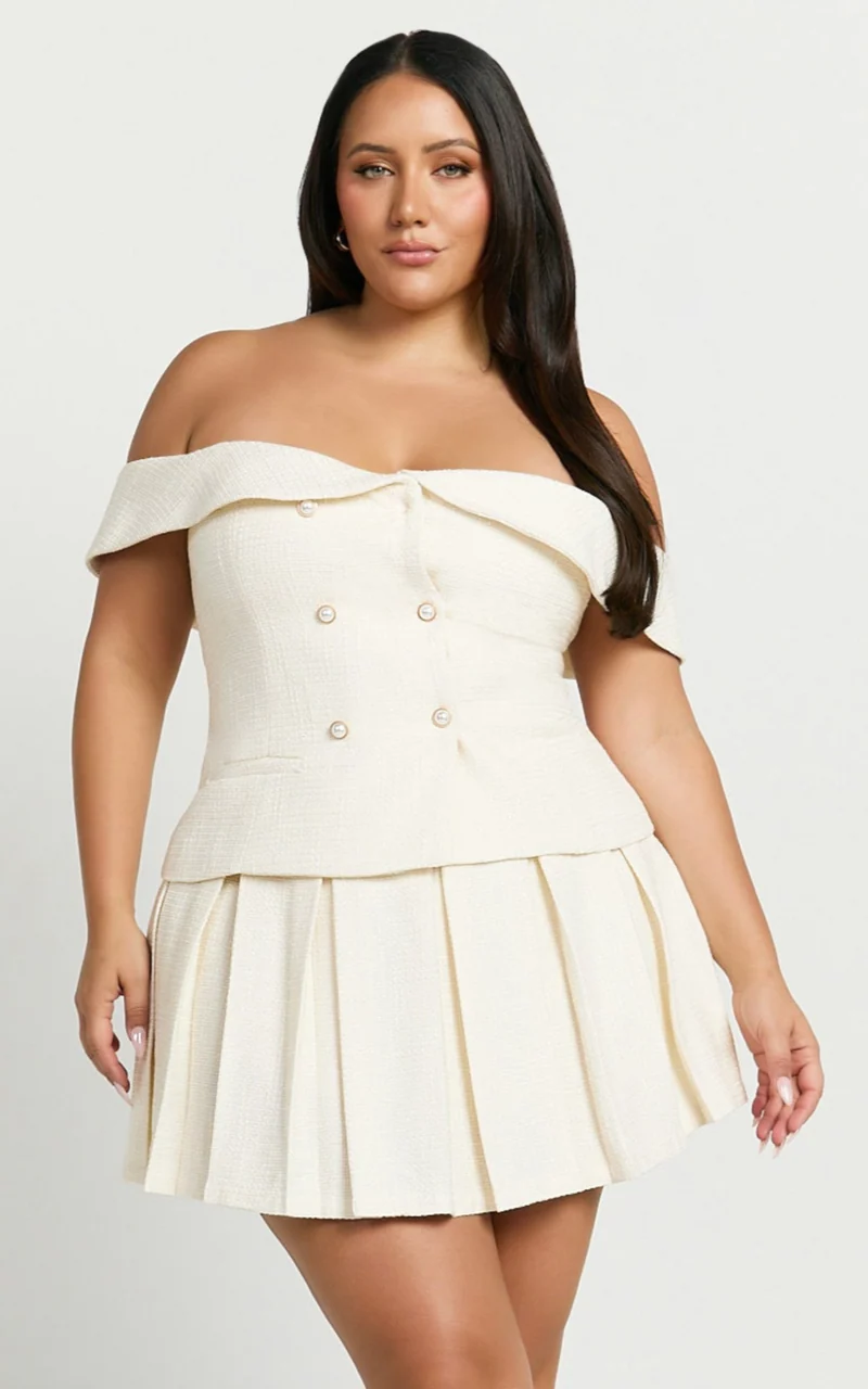 Maggie Mini Skirt - Pleated Mid Rise Boucle Skirt in Cream