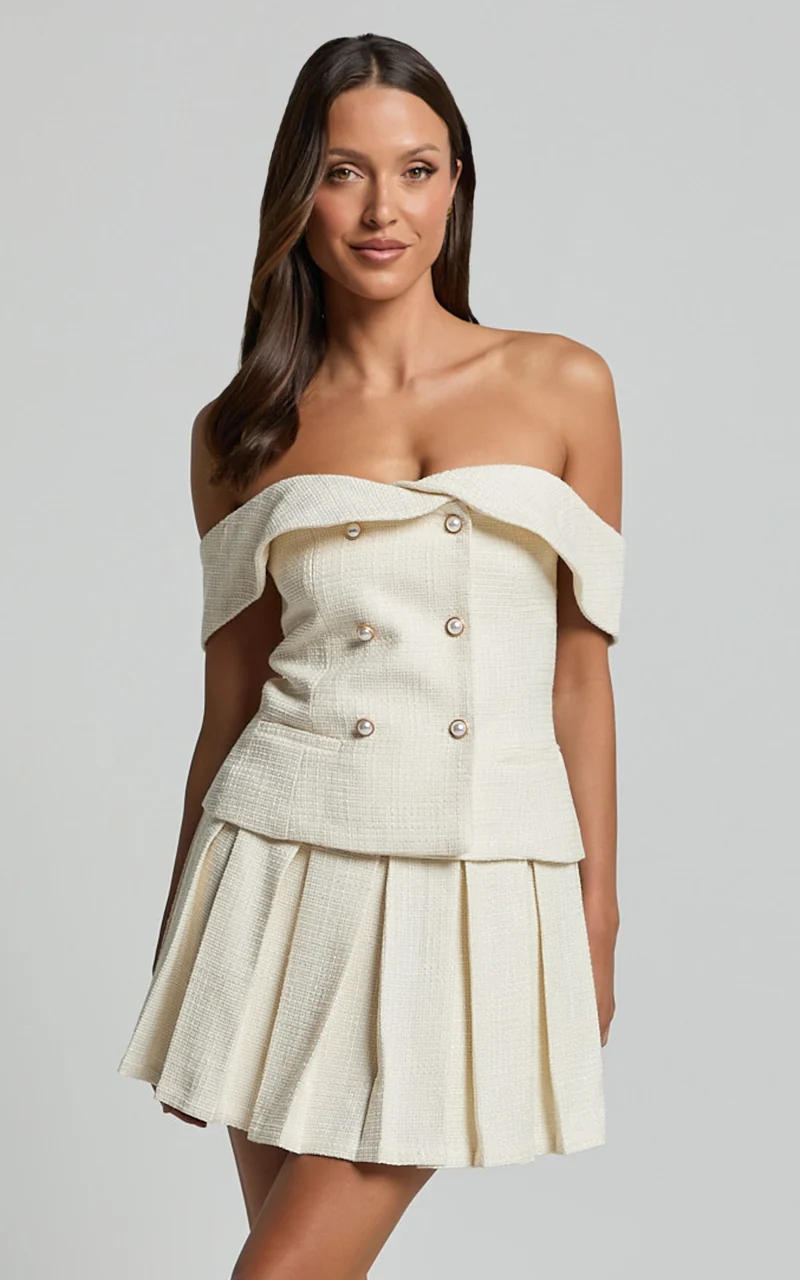 Maggie Mini Skirt - Pleated Mid Rise Boucle Skirt in Cream