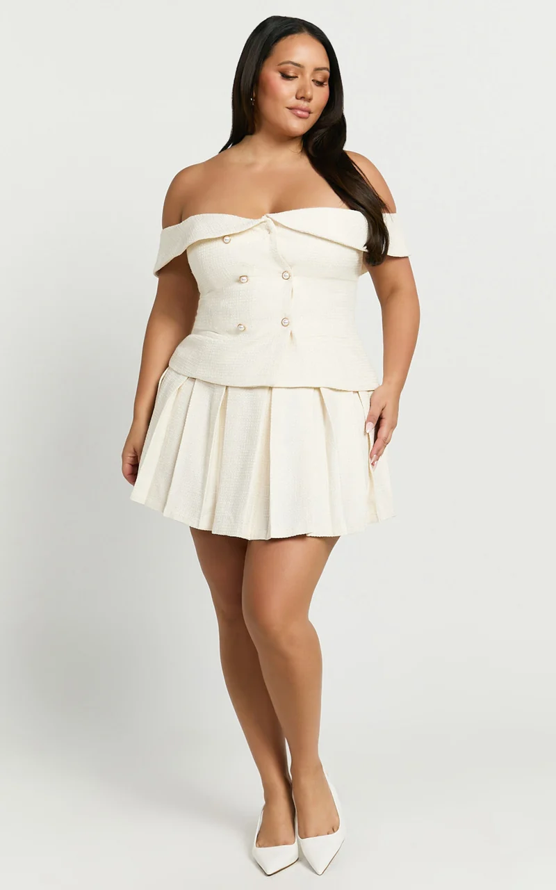 Maggie Mini Skirt - Pleated Mid Rise Boucle Skirt in Cream