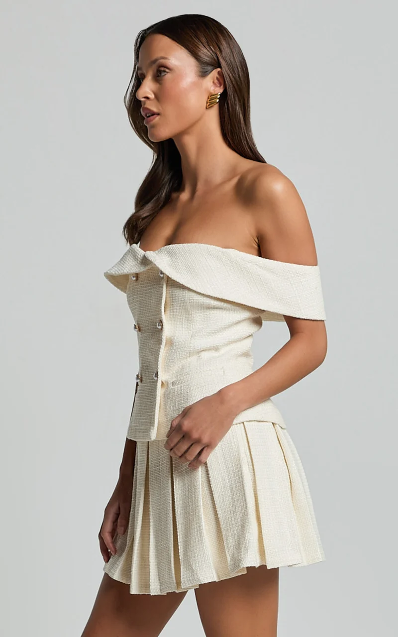 Maggie Mini Skirt - Pleated Mid Rise Boucle Skirt in Cream
