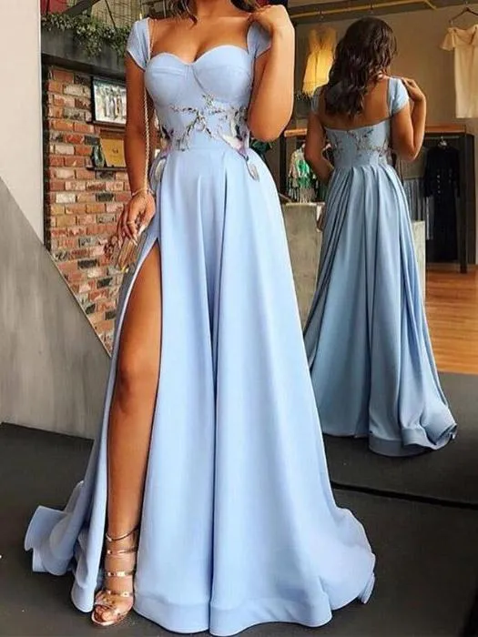 Robe de bal longue ligne A fendue sur le côté bleue avec mancherons