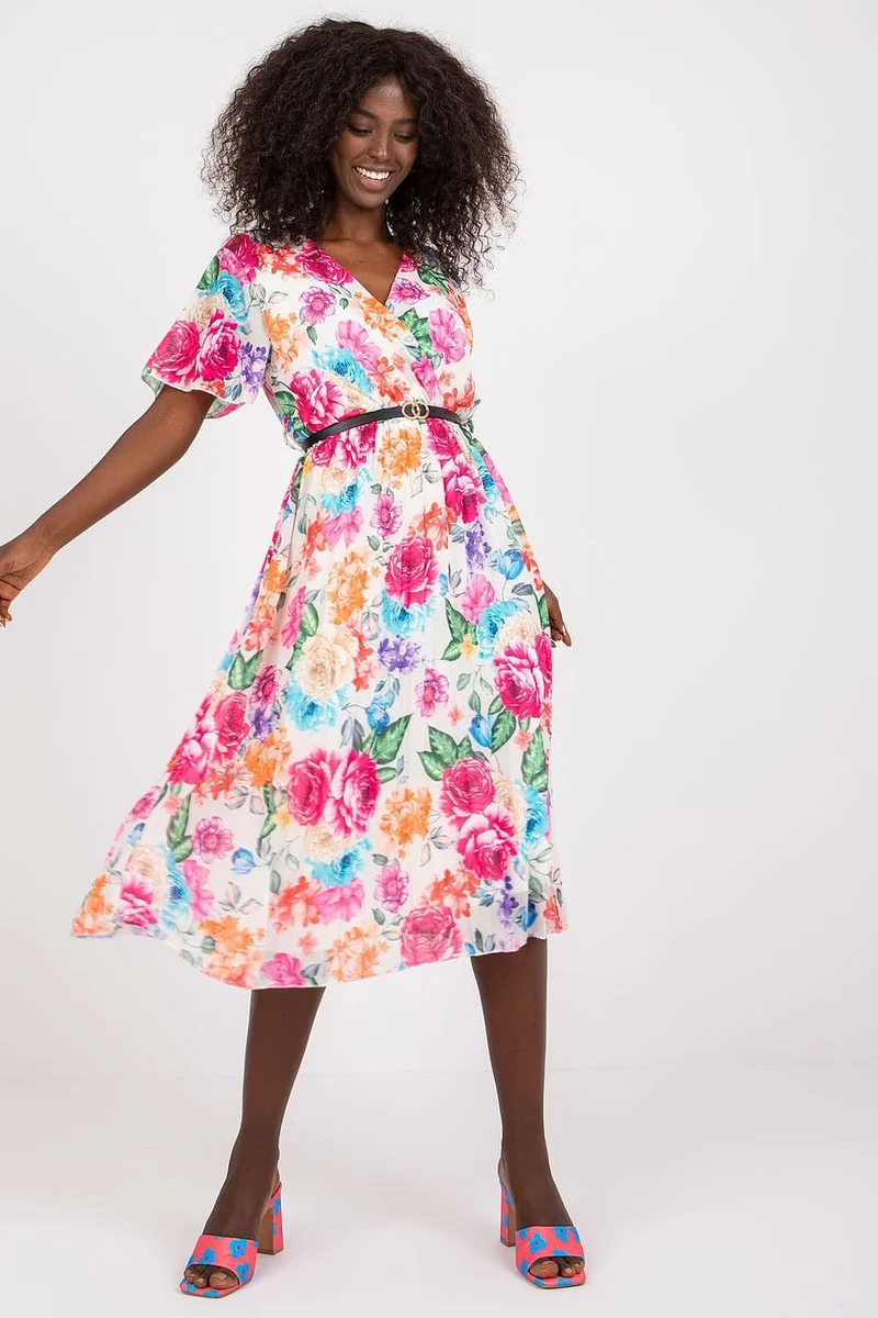 Robe d'été à imprimé floral dans des couleurs roses
