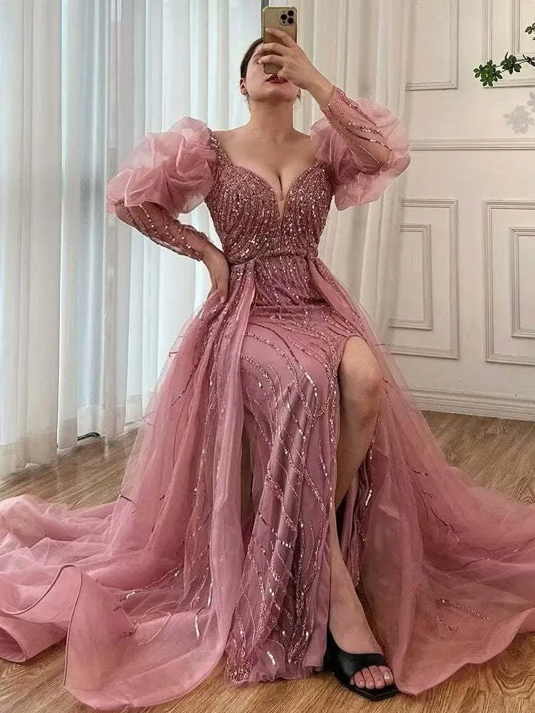 Robe de soirée sirène rose fendue et perlée, manches bouffantes perlées