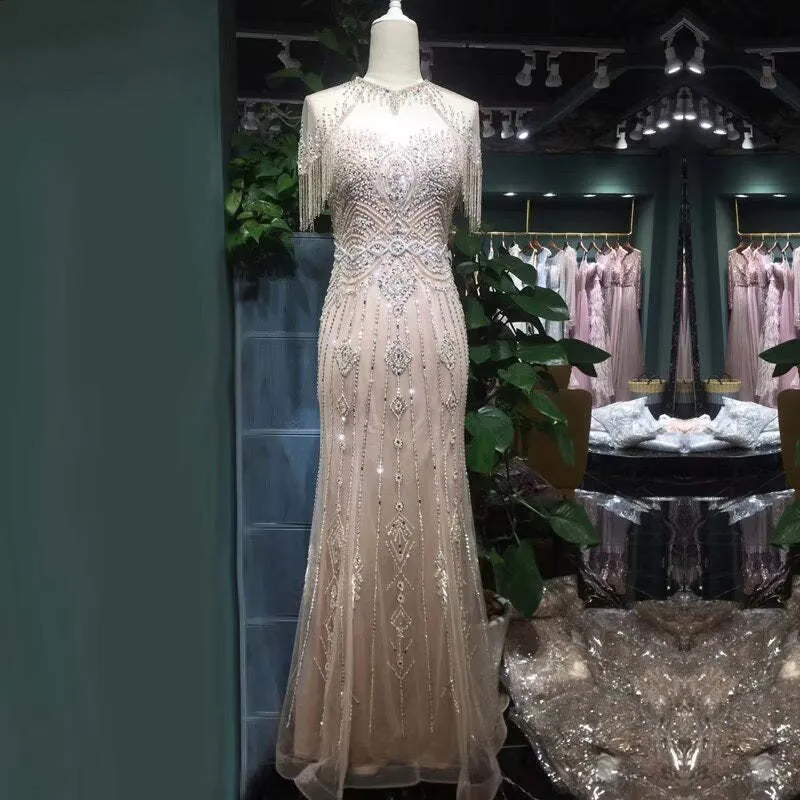 Robe de bal luxueuse à manches courtes et décolleté en cœur orné de perles de cristal