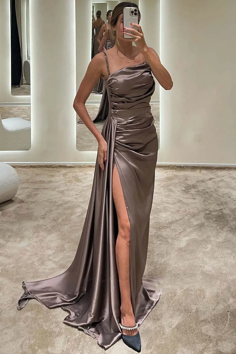 Robe de bal sirène bleu roi avec design plissé amincissant et fendu