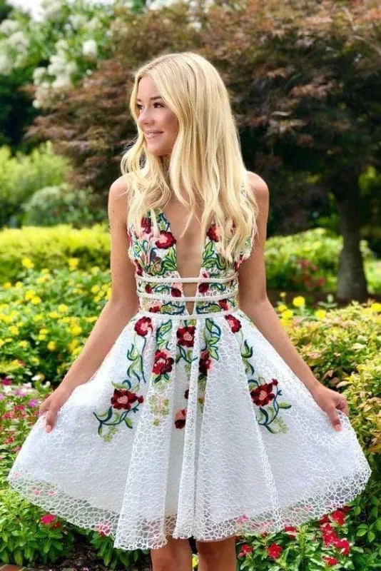 Robe de bal brodée de fleurs avec poche, détails en dentelle longue, longueur genou