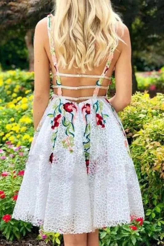 Robe de bal brodée de fleurs avec poche, détails en dentelle longue, longueur genou