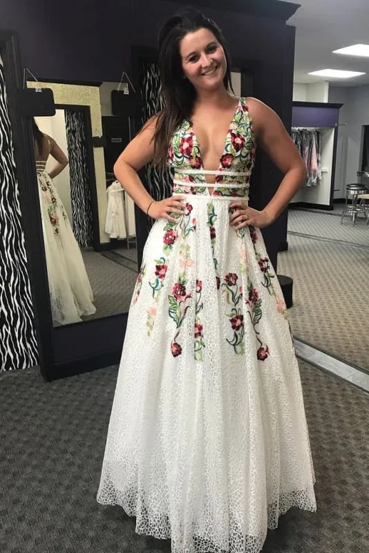 Robe de bal brodée de fleurs avec poche, détails en dentelle longue, longueur genou