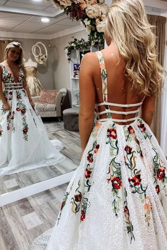 Robe de bal brodée de fleurs avec poche, détails en dentelle longue, longueur genou