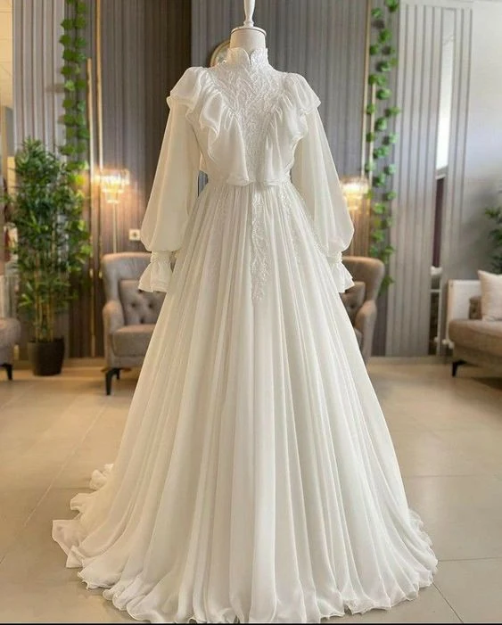 Robe de mariée longue et élégante en mousseline avec soutien-gorge intégré