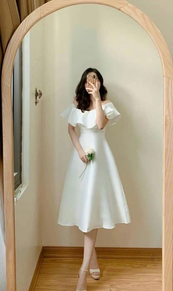 Robe de soirée trapèze blanche simple et élégante