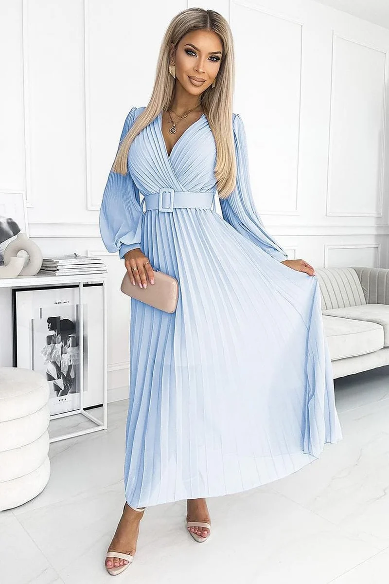 Robe bleue ciel plissée longue
