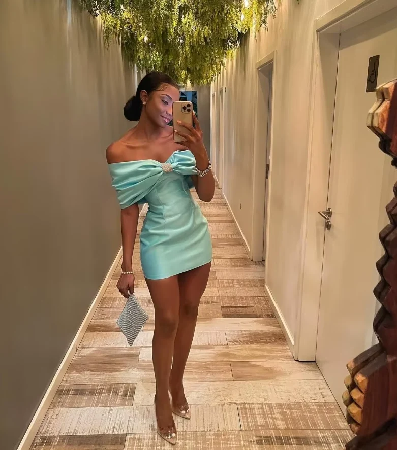 Élégante robe de bal courte bleue Tiffany