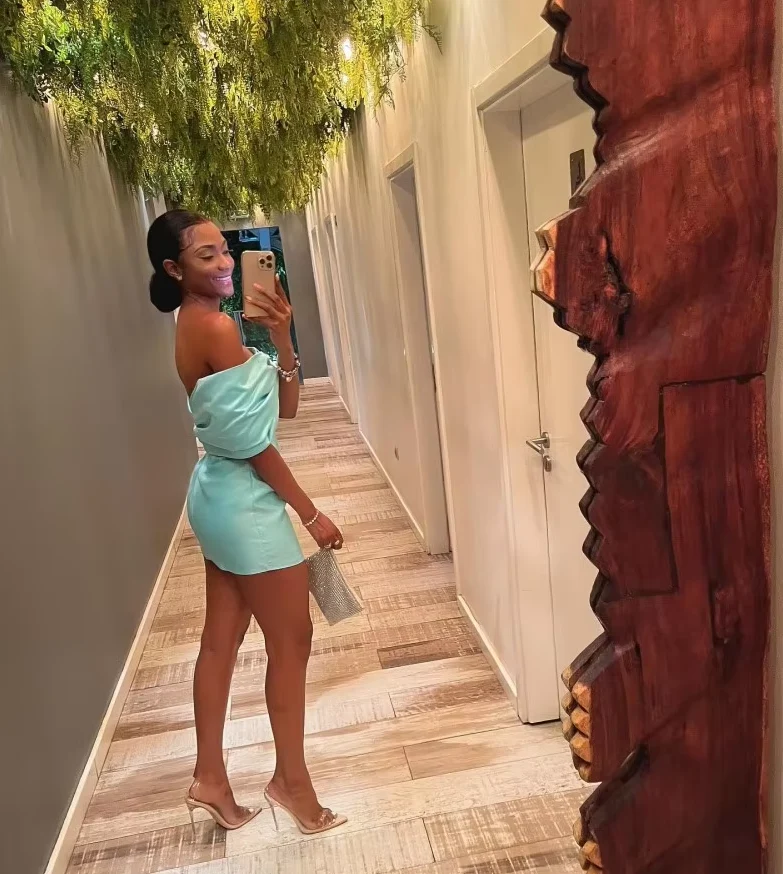 Élégante robe de bal courte bleue Tiffany