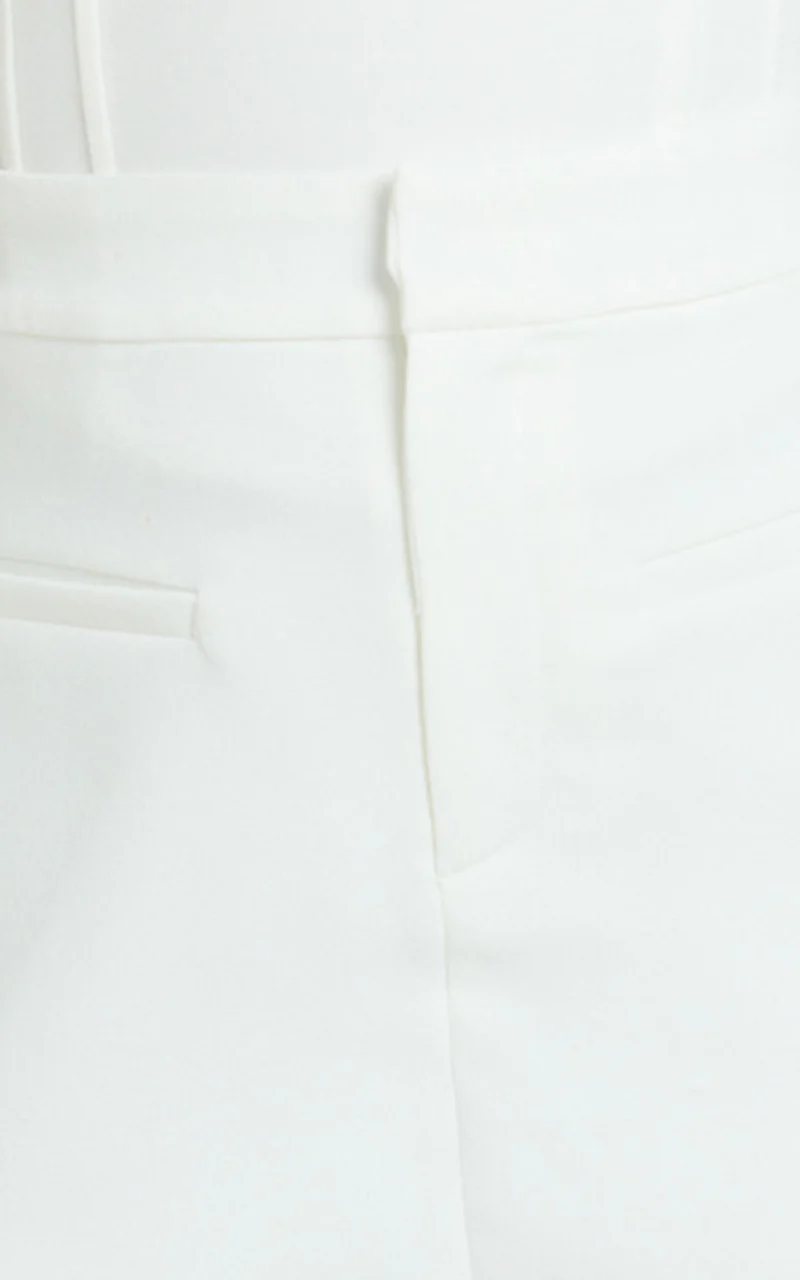 Berkley Skort - Contrast Trim Front Pocket Skort in Off White