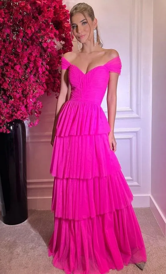 Robe de soirée longue rose vif à épaules dénudées