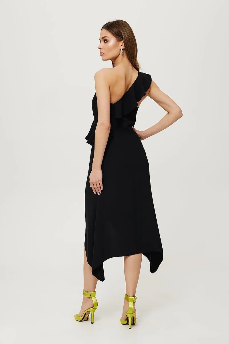 Robe noire asymétrique