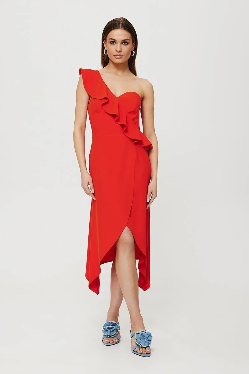 Robe rouge asymétrique