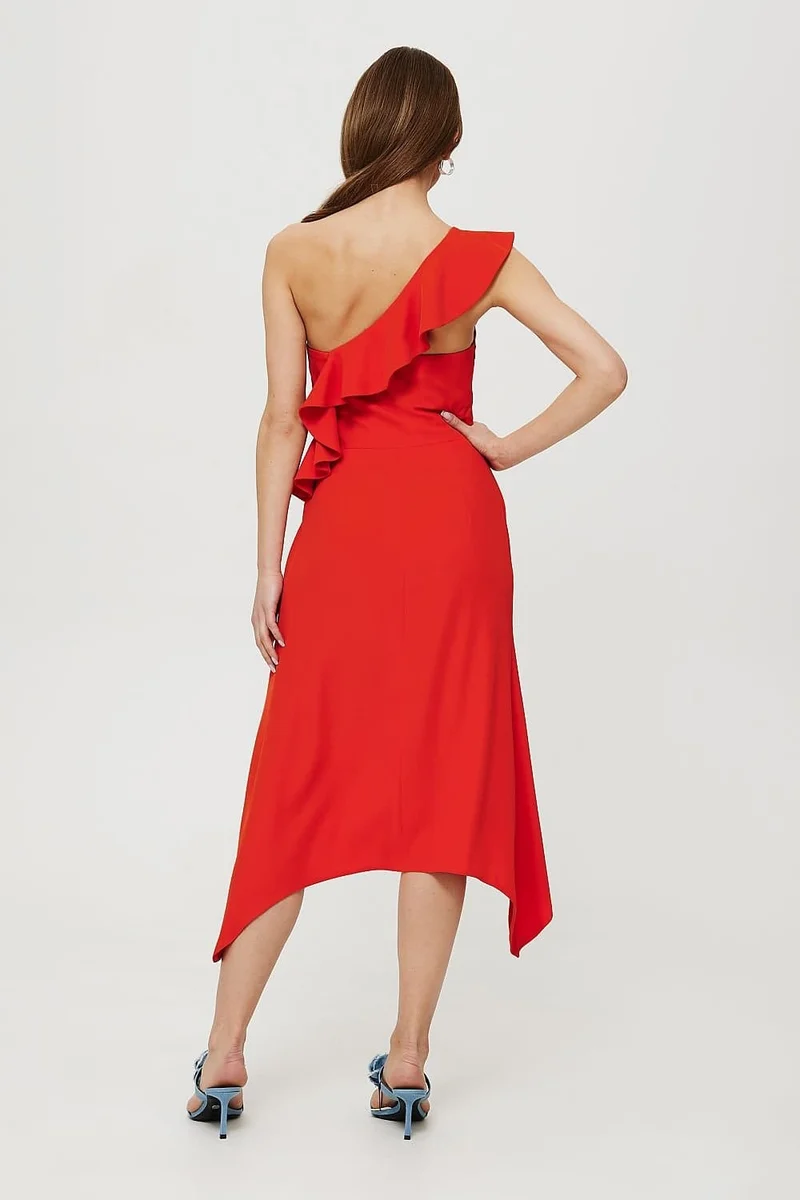 Robe rouge asymétrique