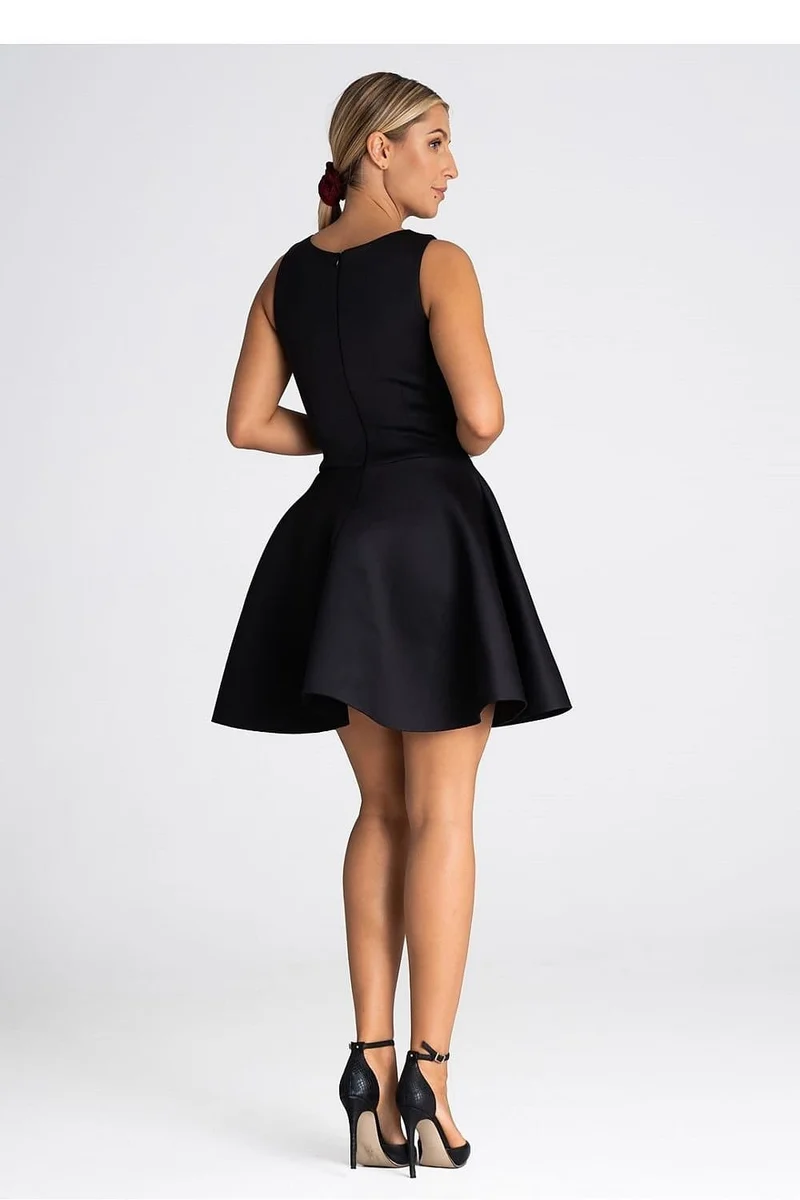 Robe noire courte évasée