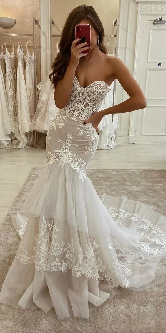 Superbes robes de mariée sirène en dentelle à plusieurs niveaux