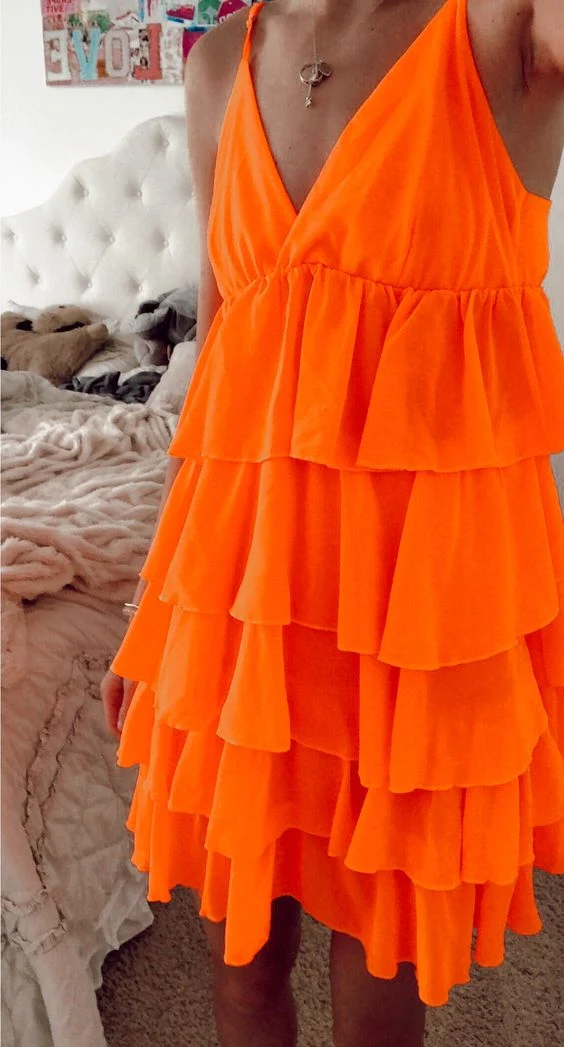 Superbe robe de cocktail blanche pour soirée de retour à la maison