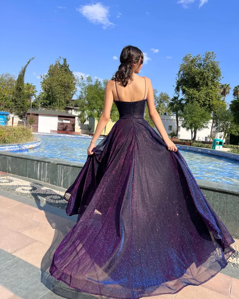Robe de bal longue en tulle élégante avec bretelles spaghetti