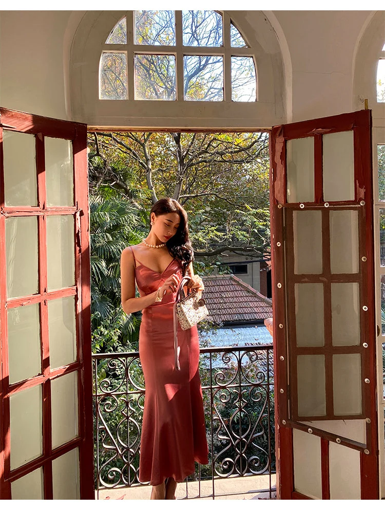 Robe de soirée longue en satin sans manches pour femme