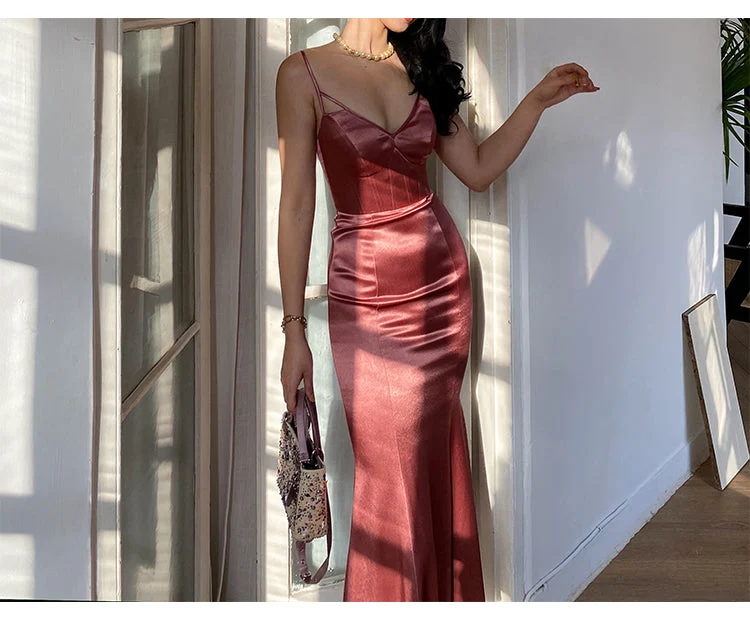 Robe de soirée longue en satin sans manches pour femme