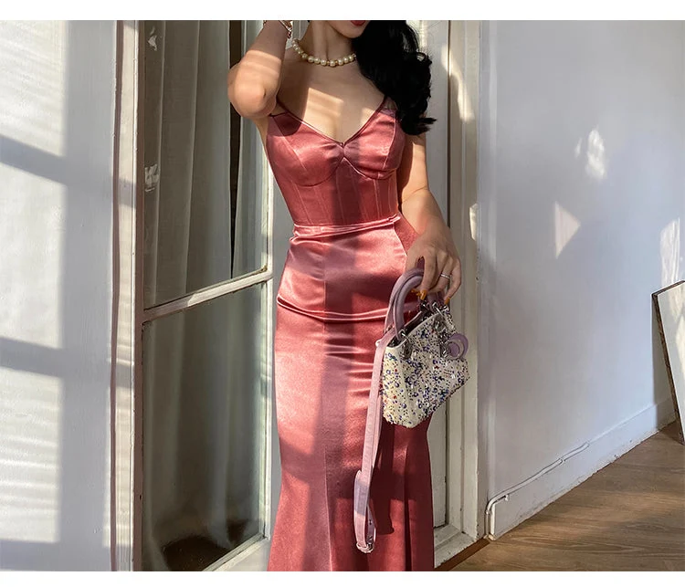 Robe de soirée longue en satin sans manches pour femme